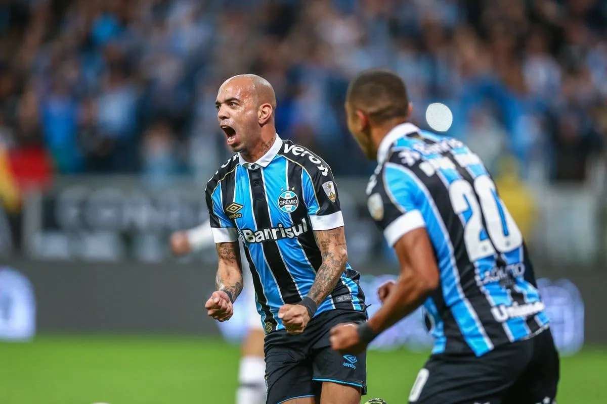 Em uma montanha-russa de emo&ccedil;&otilde;es, o Gr&ecirc;mio fez prevalecer seu grito em vit&oacute;ria com gosto de Libertadores