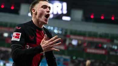 Leverkusen segue sua saga imbat&iacute;vel e fica cada vez mais perto da in&eacute;dita conquista da Bundesliga