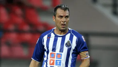 Morre Jorge Costa, o s&iacute;mbolo do Porto que levantou 25% de seus t&iacute;tulos e emocionou Mourinho