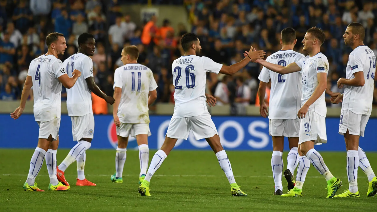 Bem-vindos &agrave; Europa! Na classe de Mahrez, o Leicester atropelou em sua estreia pela Champions