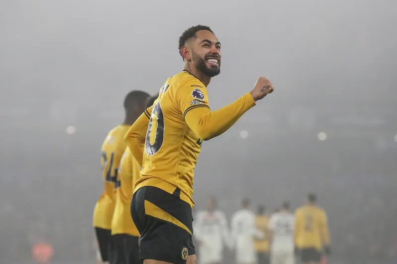Matheus Cunha celebra gol pelo Wolverhampton