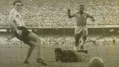 Aos 16 anos, eclodia o Rei: Como os jornais da &eacute;poca viram a estreia de Pel&eacute; na Sele&ccedil;&atilde;o
