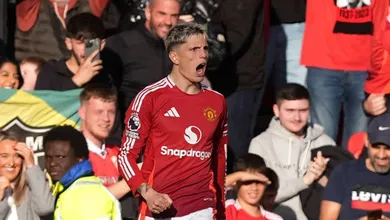 United supera at&eacute; erro m&eacute;dico para virar contra o Brentford e voltar a vencer