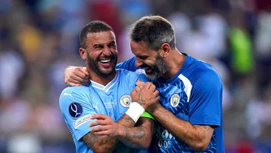 Por que jogador do Manchester City foi expulso da festa do t&iacute;tulo da Premier League?