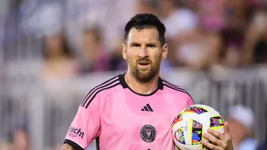 Messi desanima hermanos sobre chance de atuar no futebol argentino