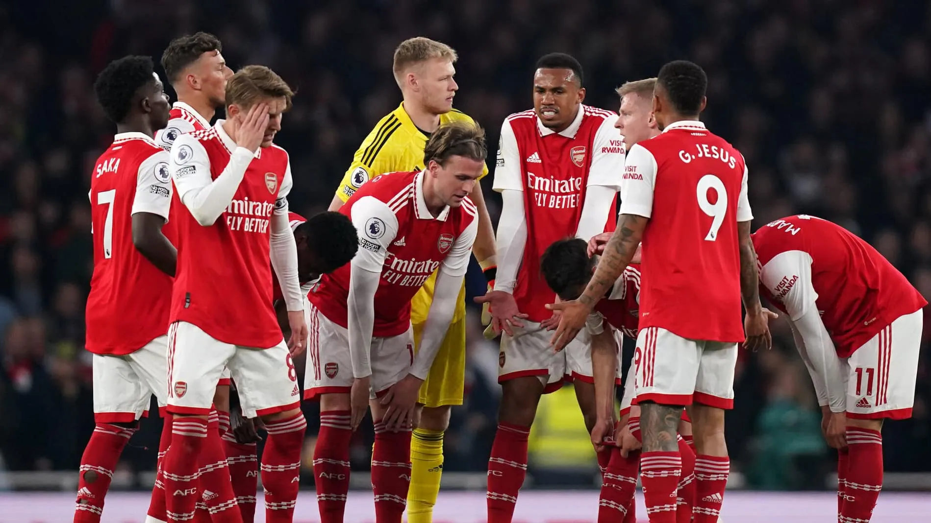 O Arsenal at&eacute; tentou novo milagre, mas trope&ccedil;ou contra o lanterna e abriu a porta para o City
