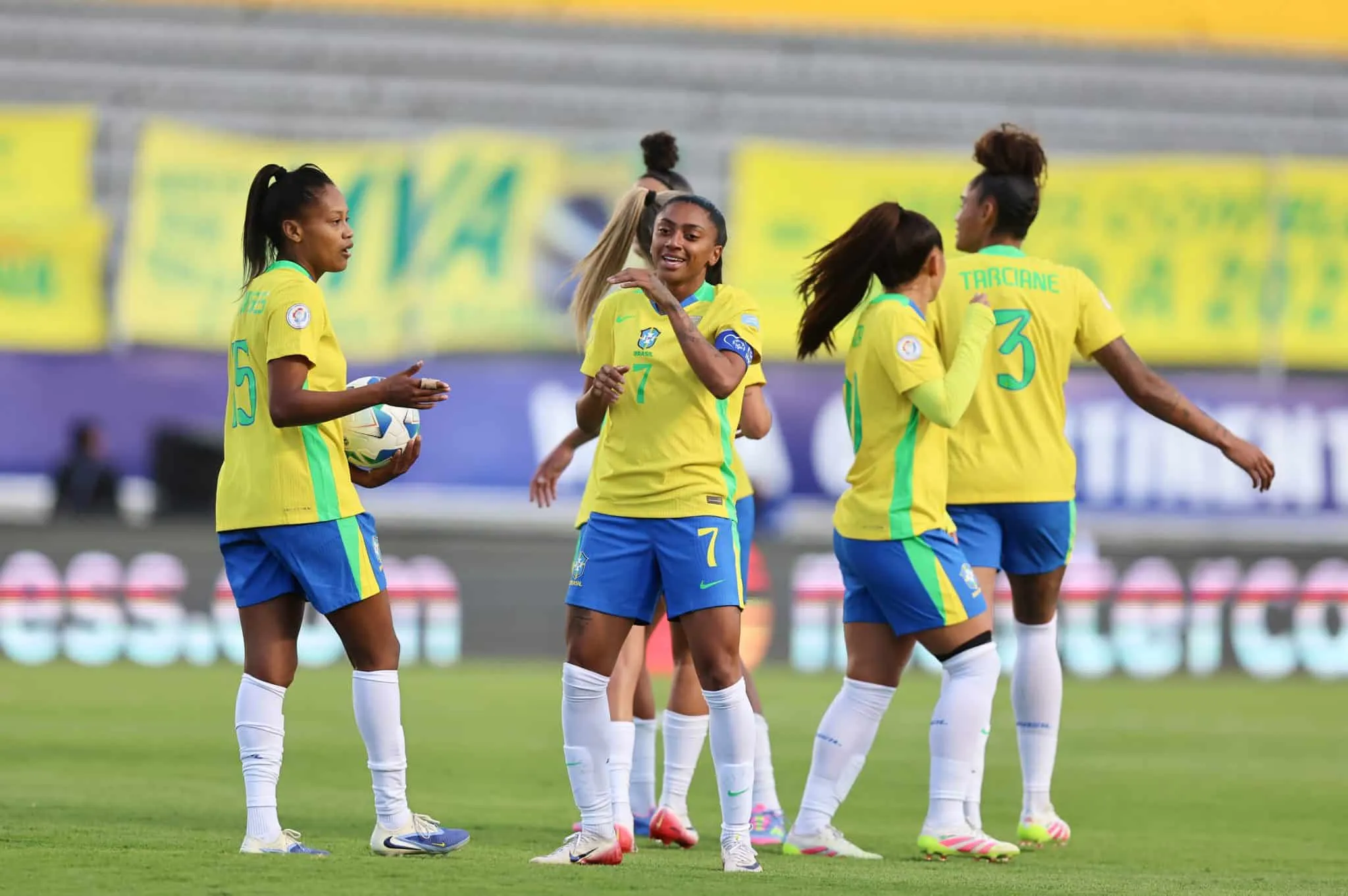 Brasil supera descaso da Conmebol com brilho de Kerolin e goleada sobre a Bol&iacute;via
