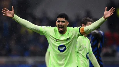 Com &lsquo;medo&rsquo; do Real Madrid, Barcelona cogita vender zagueiro ao Liverpool