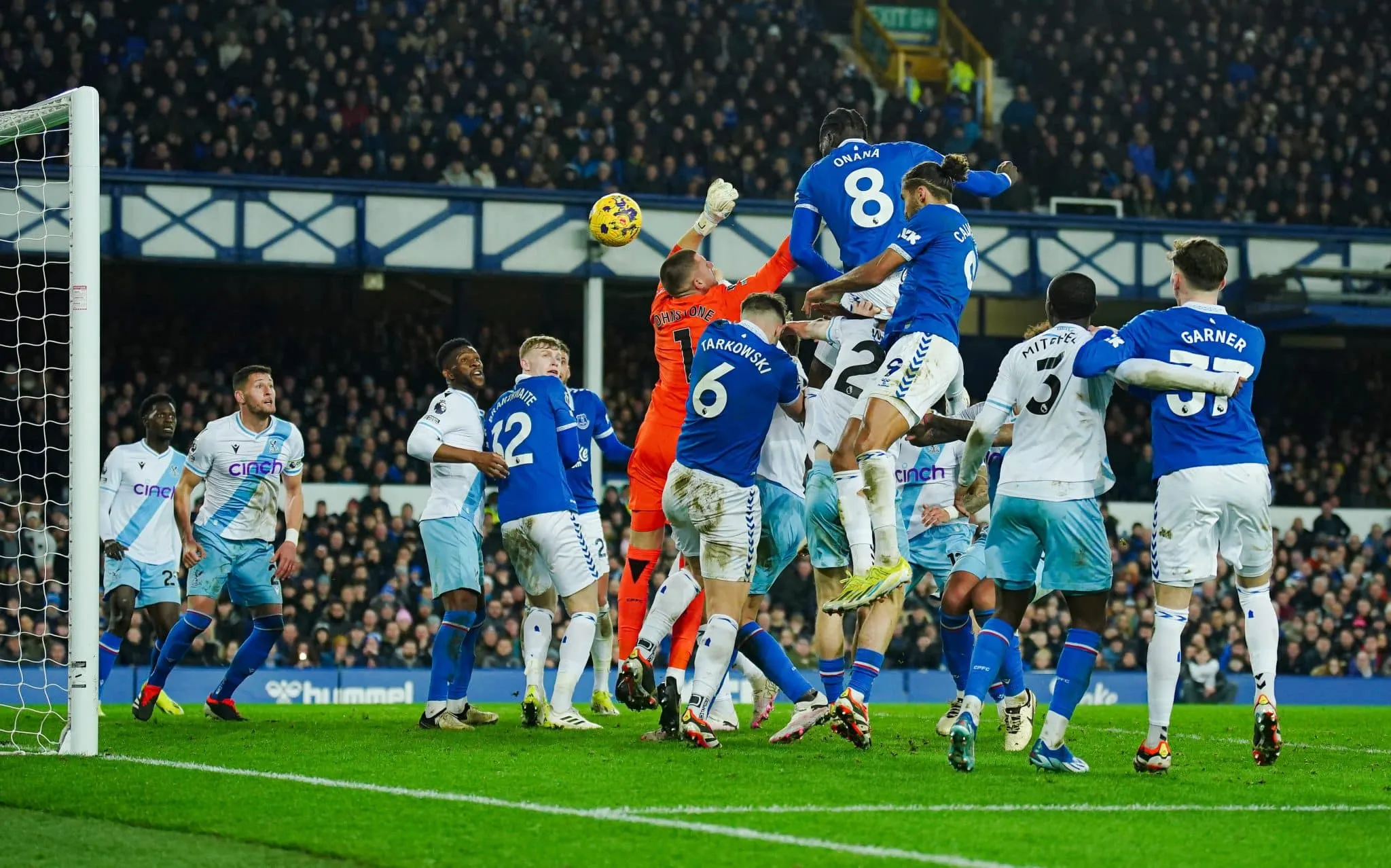 Everton e Crystal Palace fizeram jogo franco e equilibrado, e o empate acabou frustrando os planos dos dois
