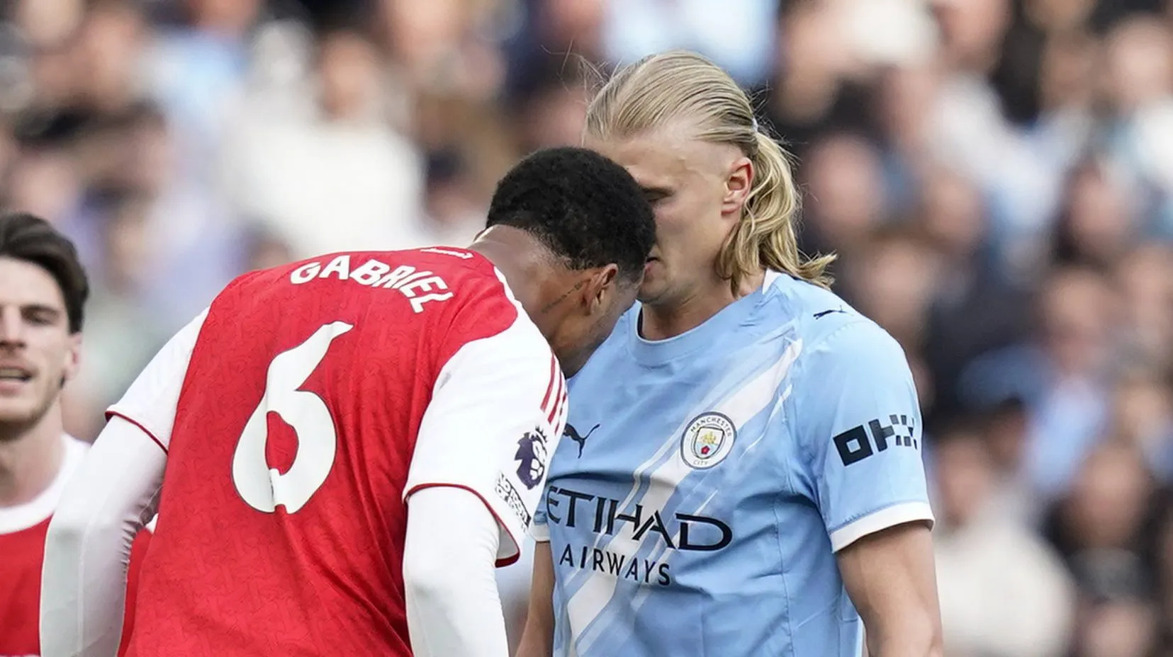 &lsquo;Gabriel escapou da expuls&atilde;o duas vezes&rsquo;: Duelo com Haaland gera cr&iacute;ticas em derrota do Arsenal