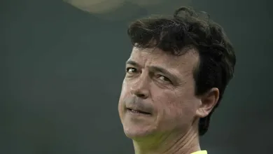 Ajuda ou cobran&ccedil;a? Diniz d&aacute; tratamento diferente para provoca&ccedil;&otilde;es no Vasco