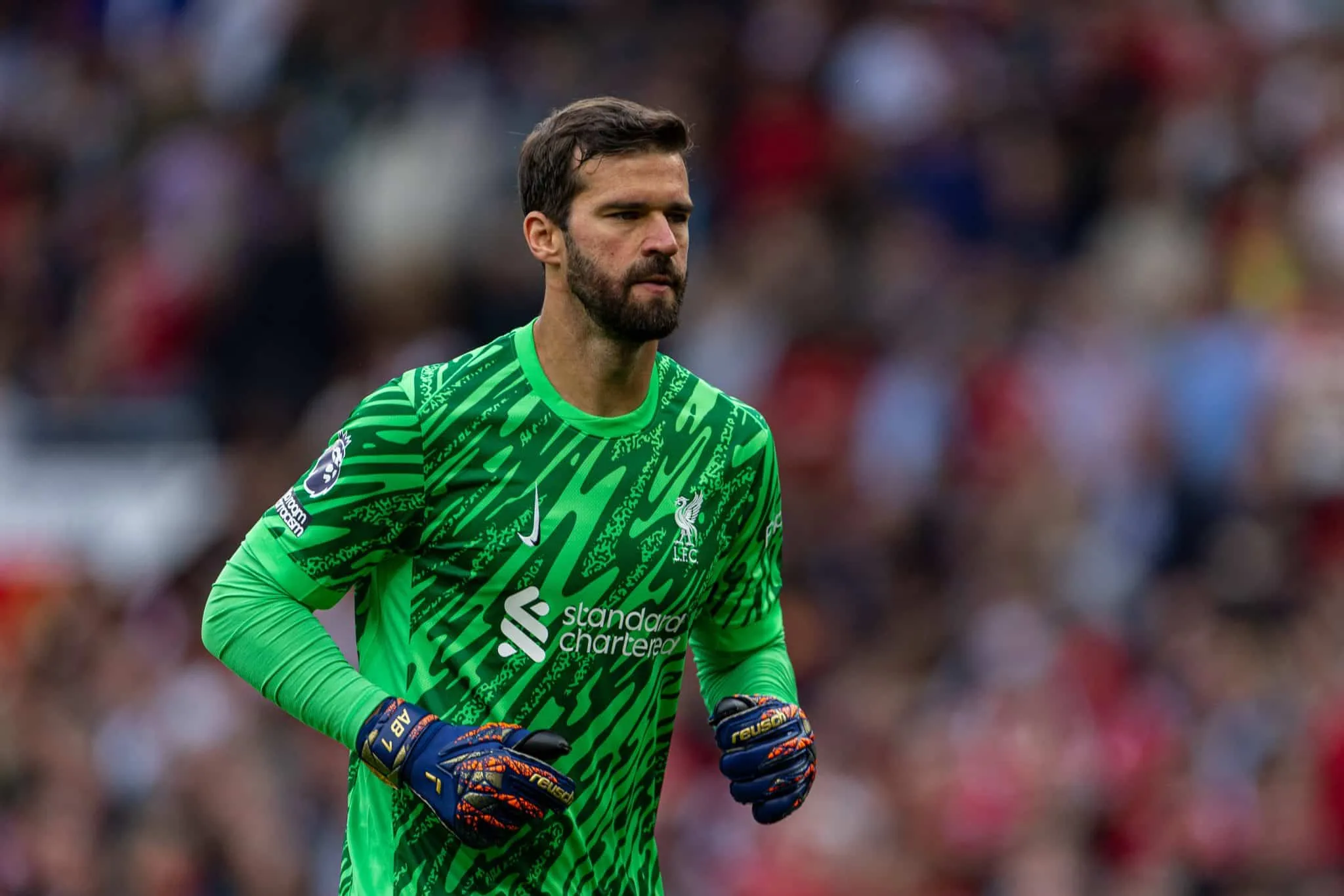 Sa&iacute;da de Alisson e mais um defensor do Liverpool em 2025 ganha for&ccedil;a