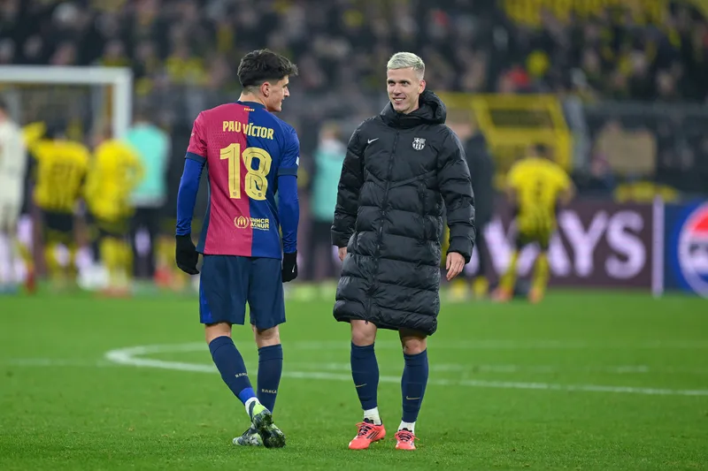 Dani Olmo e Pau V&iacute;ctor em jogo do Barcelona