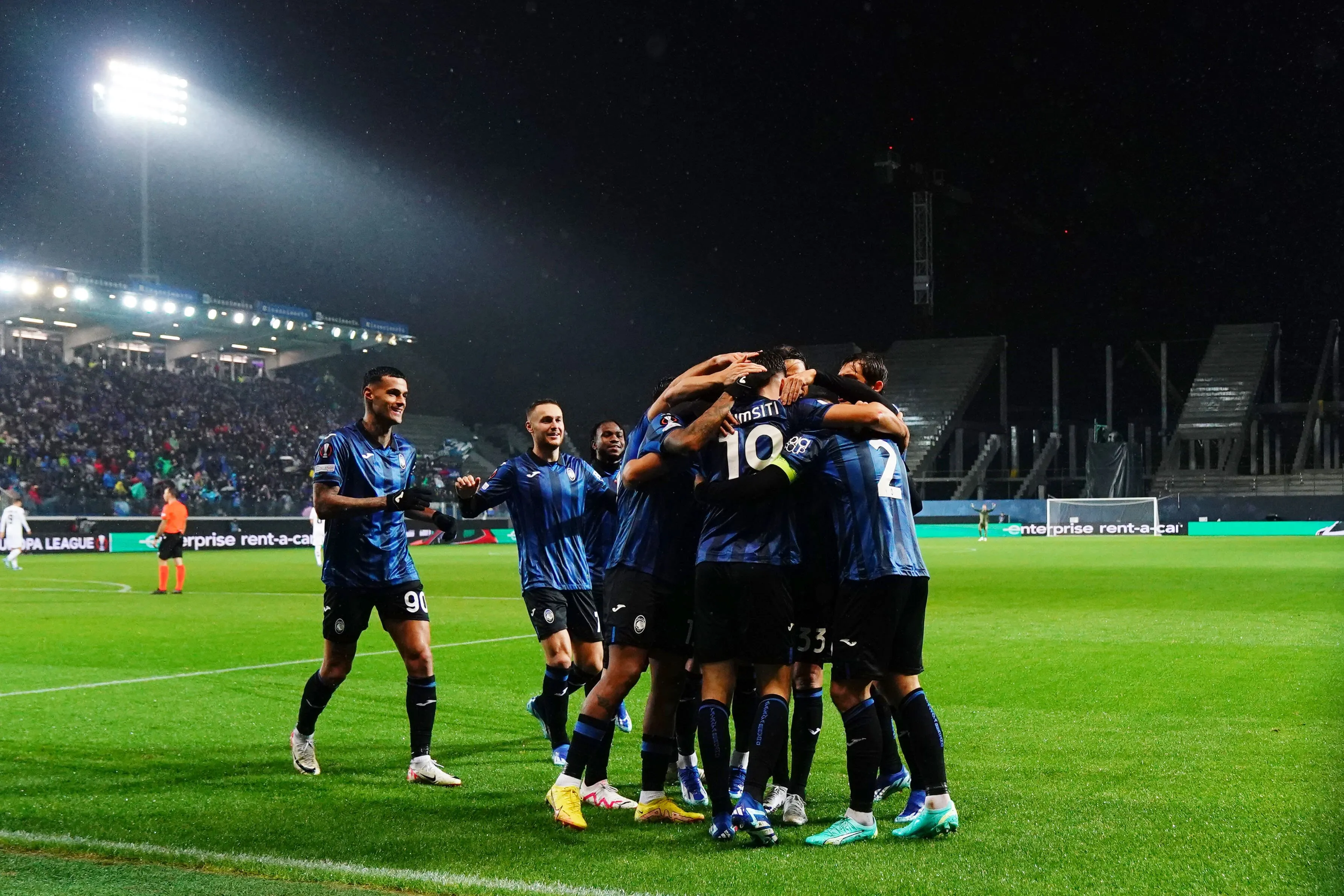 Atalanta se recupera de primeiro tempo irreconhec&iacute;vel e garante vaga no mata-mata