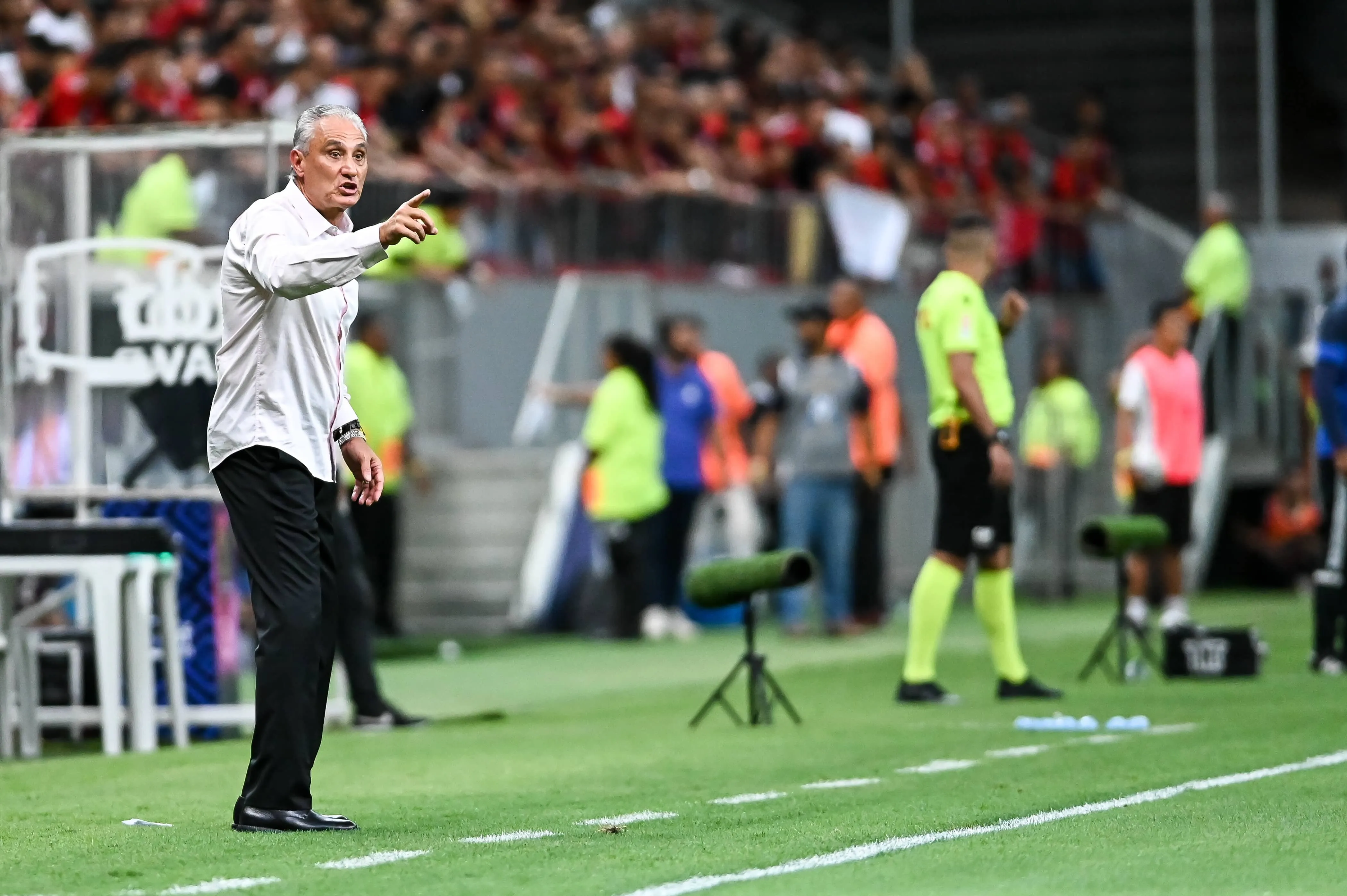Tite evita falar da arbitragem e faz cobran&ccedil;a ao Flamengo em momentos cr&iacute;ticos