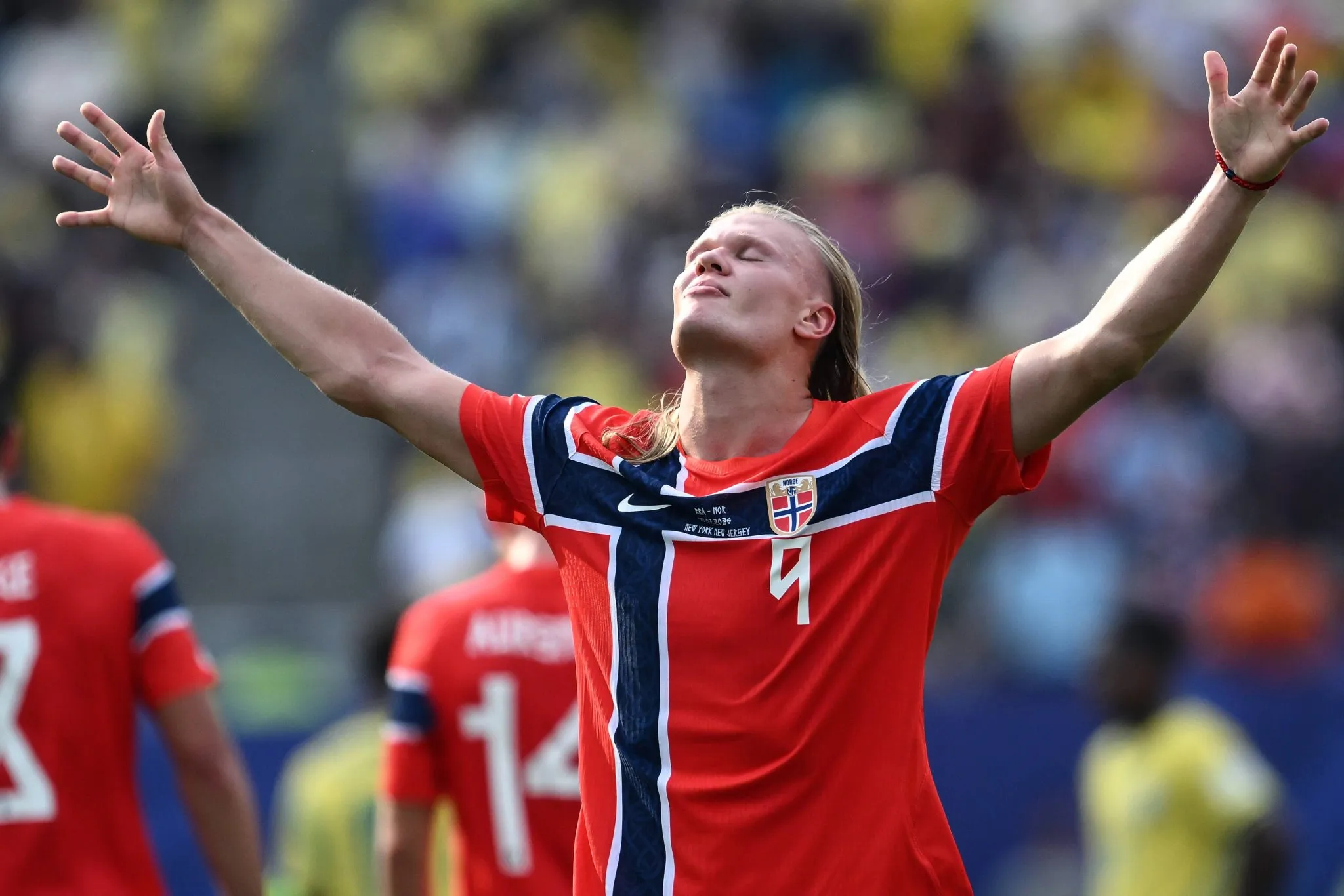 Haaland comemora um dos gols da Noruega sobre o Brasil na Copa do Mundo