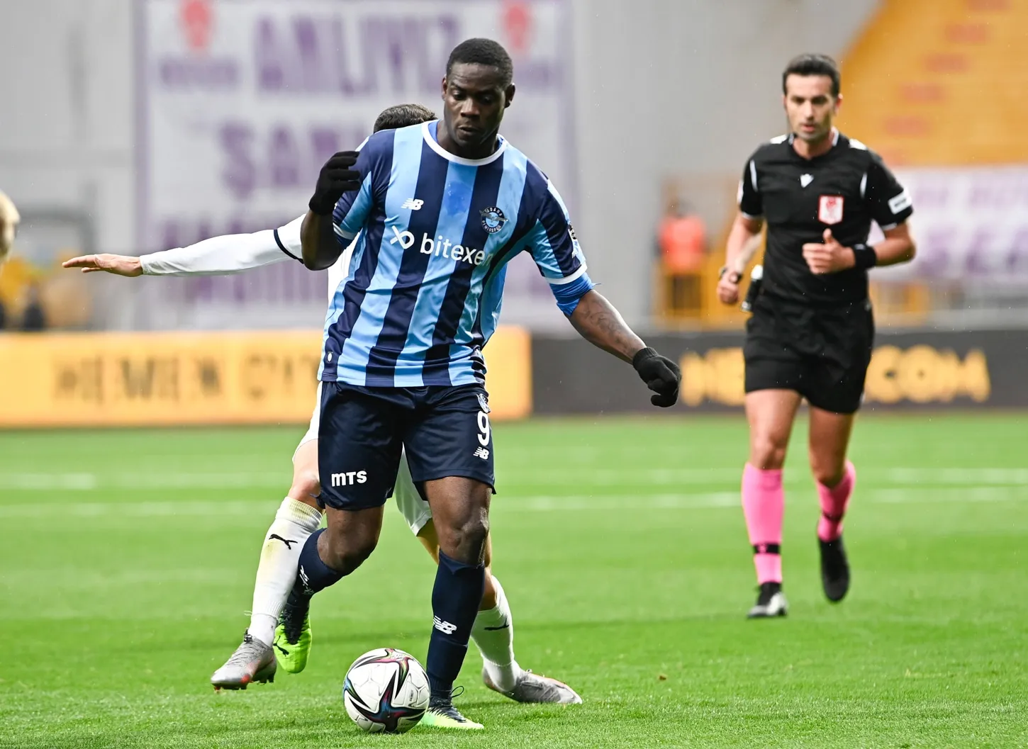 Foto: (IconSport) - Balotelli pelo Adana Demirspor
