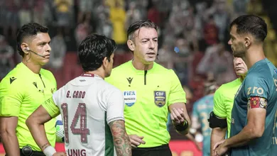 Arbitragem confusa de Claus rouba a cena em empate entre Sport e Fluminense