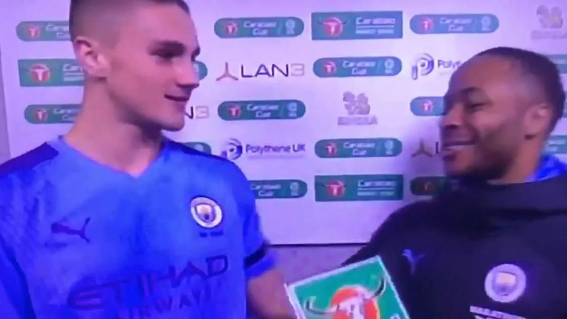 Sterling recebeu pr&ecirc;mio de melhor em campo, mas o devolveu a garoto de 17 anos: &ldquo;Ele foi brilhante&rdquo;