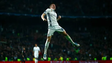 Xavi: &ldquo;Kroos parece muito comigo. Ele &eacute; como meu sucessor em campo&rdquo;