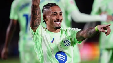 Bastidores: quem &eacute; o brasileiro desconhecido respons&aacute;vel pelo auge de Raphinha no Barcelona