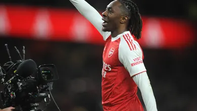 Lenda do Arsenal sugere nova fun&ccedil;&atilde;o para Eze superar problemas e voltar a brilhar