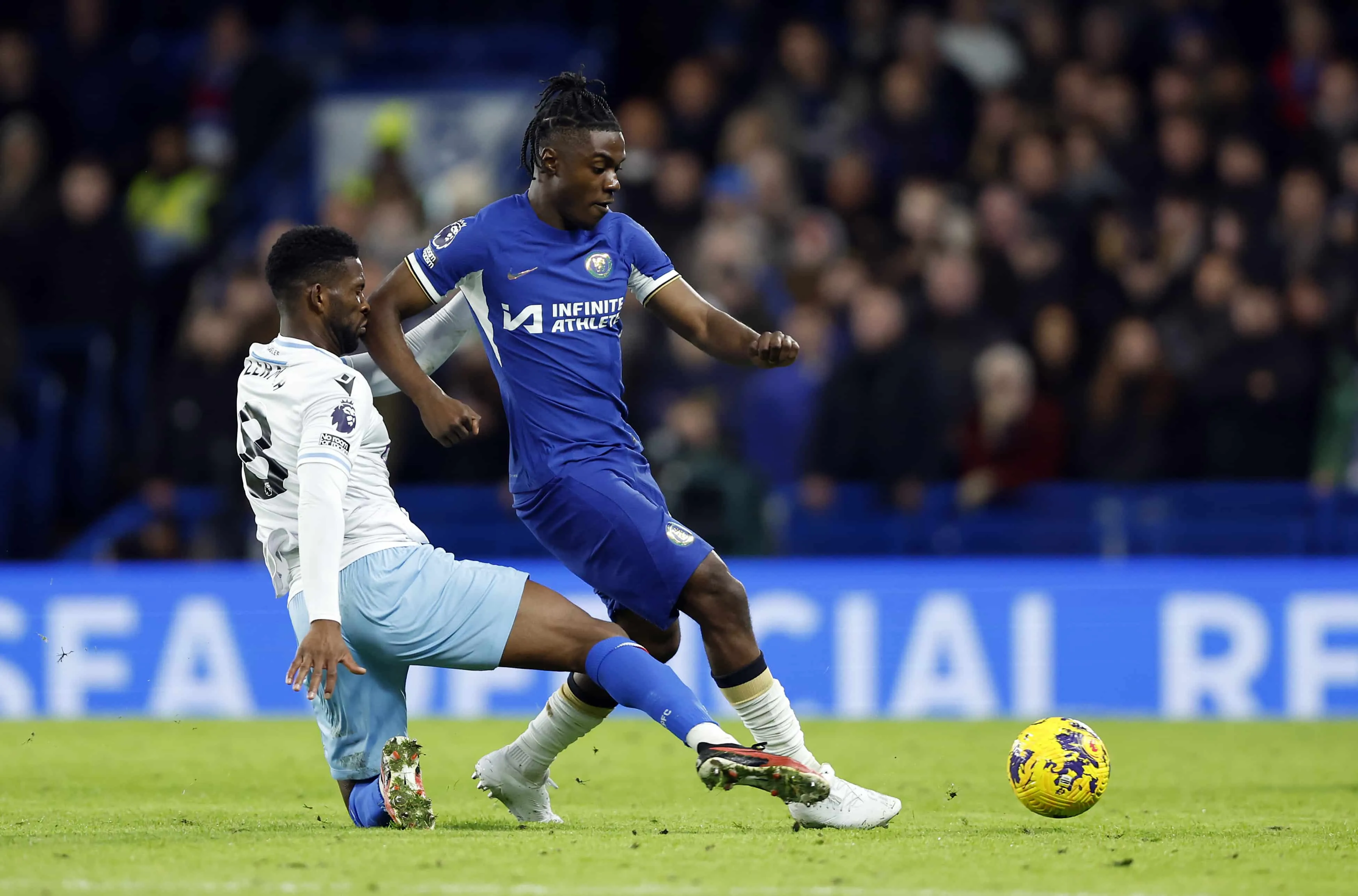O calv&aacute;rio de Romeo Lavia: ap&oacute;s estrear com quatro meses de atraso, volante do Chelsea se machuca (de novo)