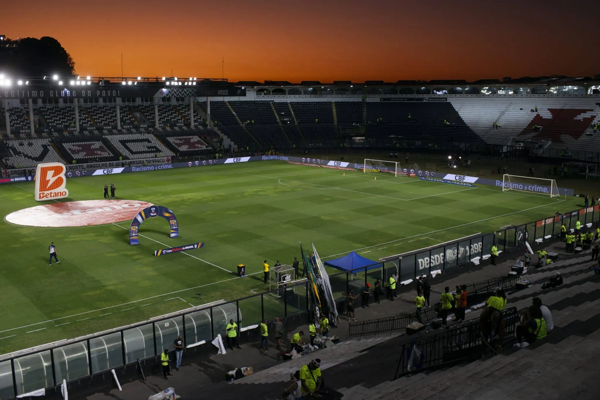 Venda de ingressos do Vasco para semifinal da Copa do Brasil vira caso de pol&iacute;cia