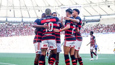 Folia do Flamengo come&ccedil;a com flashes daquilo que o time de Tite pode se tornar