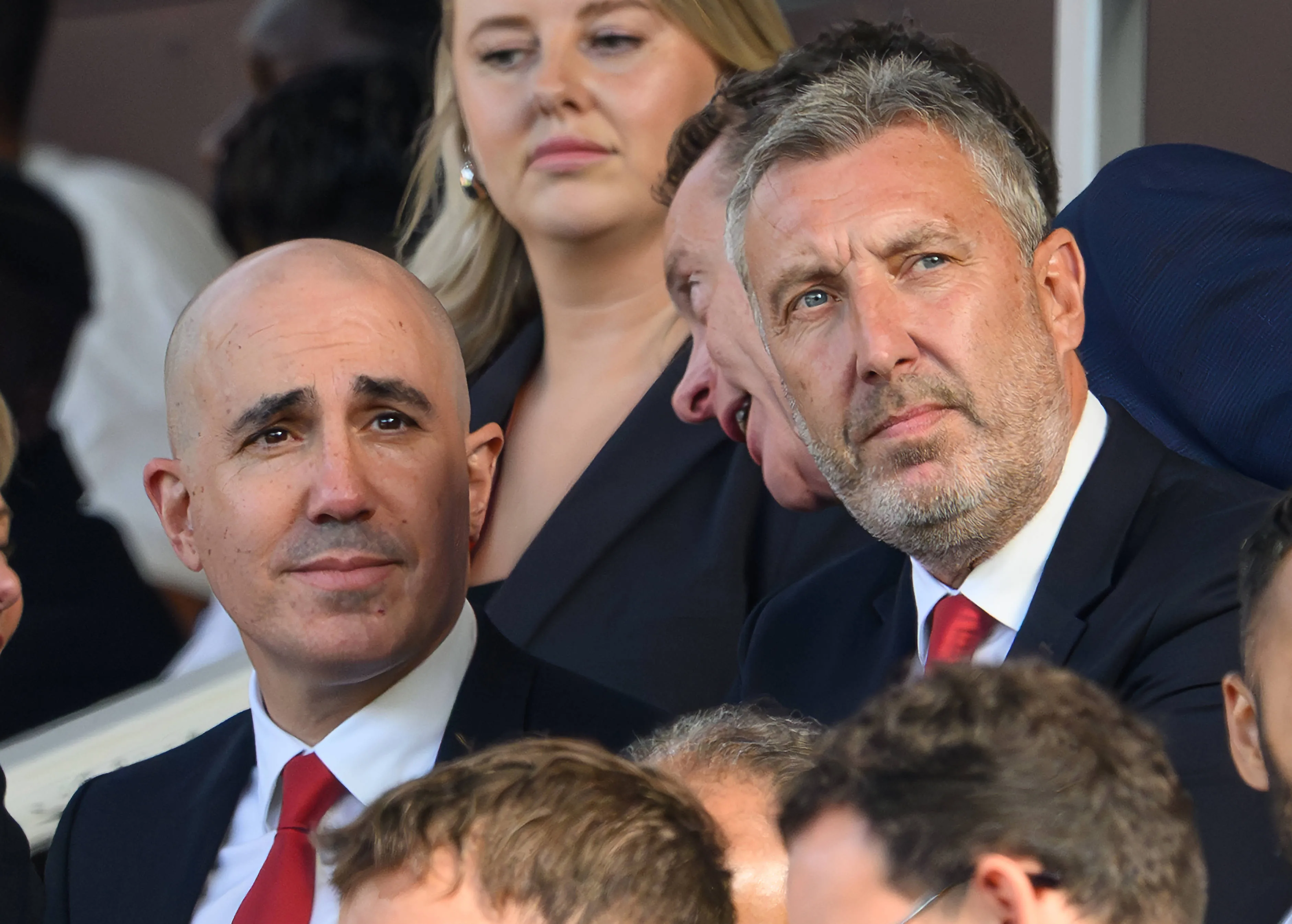 CEO do United, Omar Berrada, ao lado do diretor de futebol Jason Wilcox
