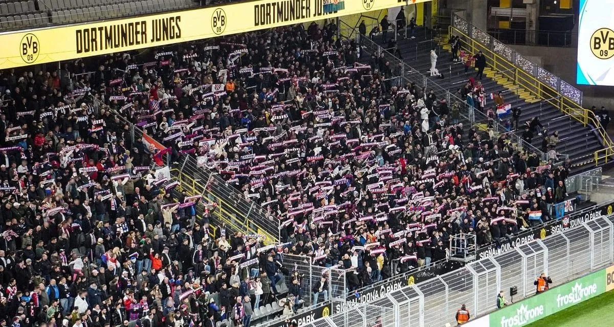 Cinco mil torcedores do Hajduk Split invadiram Dortmund para um jogo da Champions Sub-19 e comemoraram a vaga nas semifinais