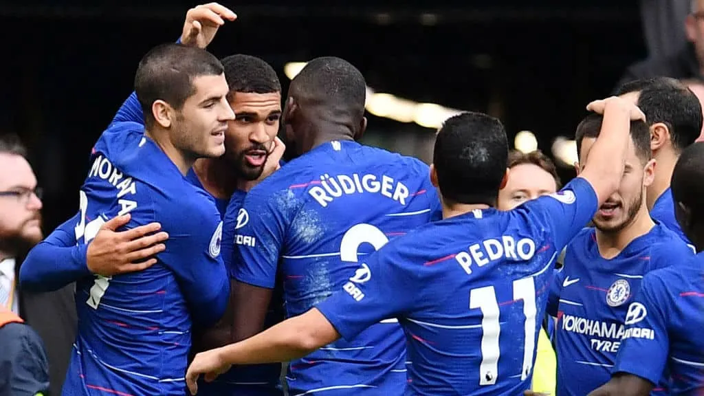 Chelsea teve trabalho contra o Fulham, mais competitivo com Ranieri