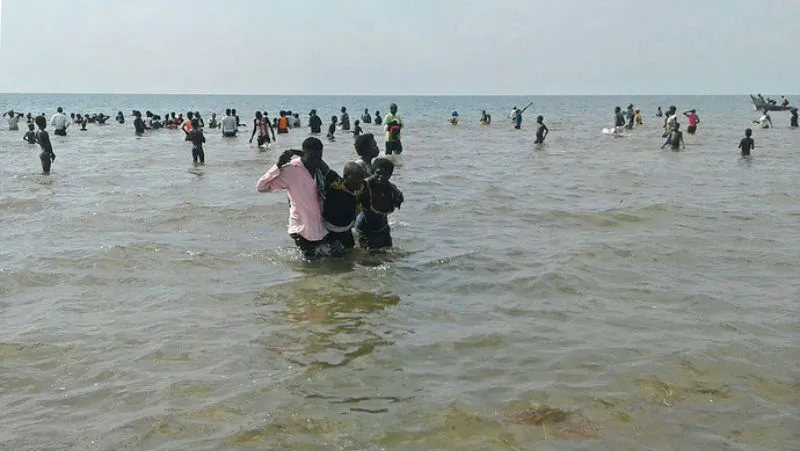 Naufr&aacute;gio com barco de time amador deixa ao menos nove mortos em Uganda