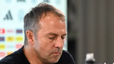 Deco revela condi&ccedil;&otilde;es para contratar novo t&eacute;cnico do Barcelona e praticamente descarta Hansi Flick