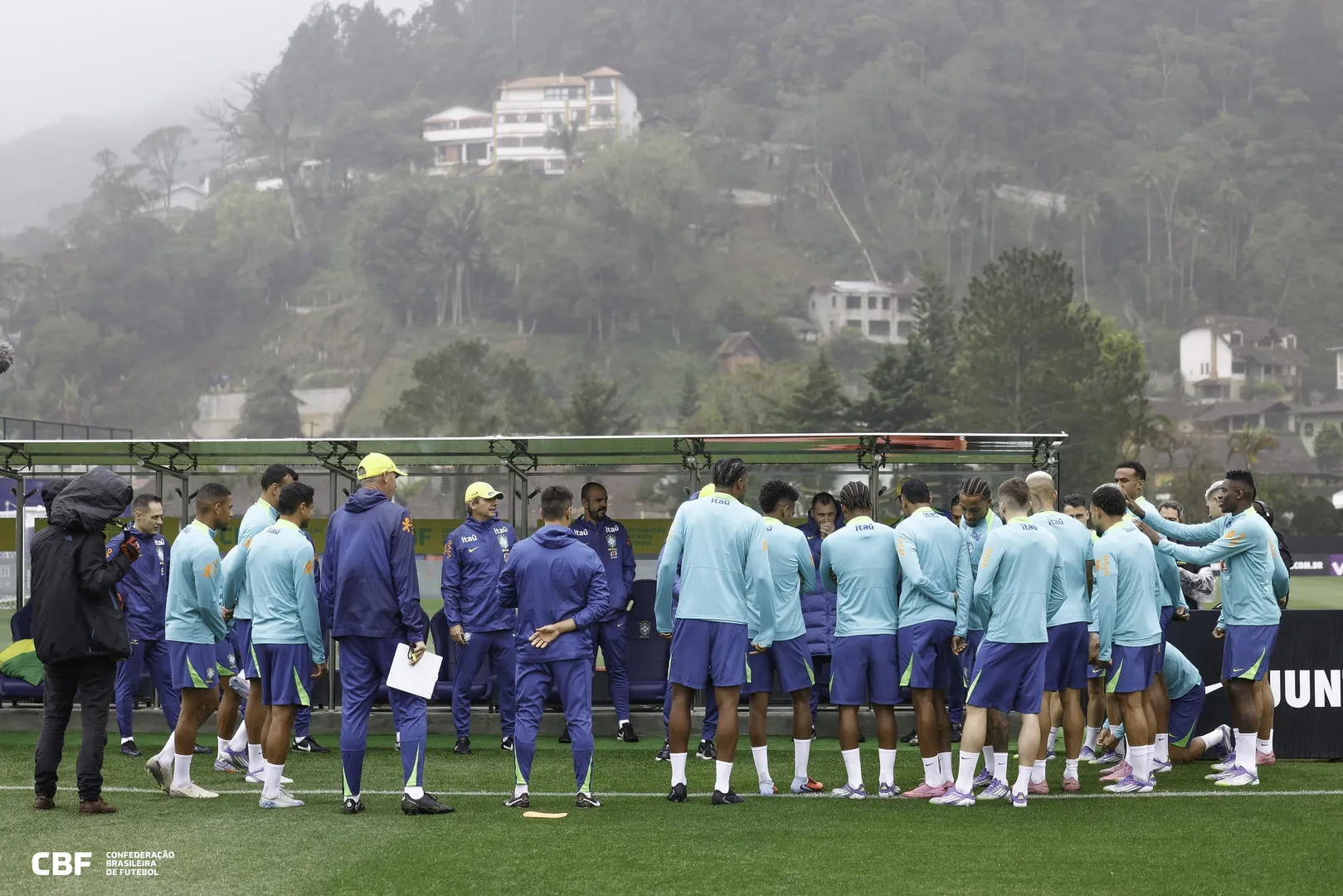 Sele&ccedil;&atilde;o Brasileira na Granja Comary 0609