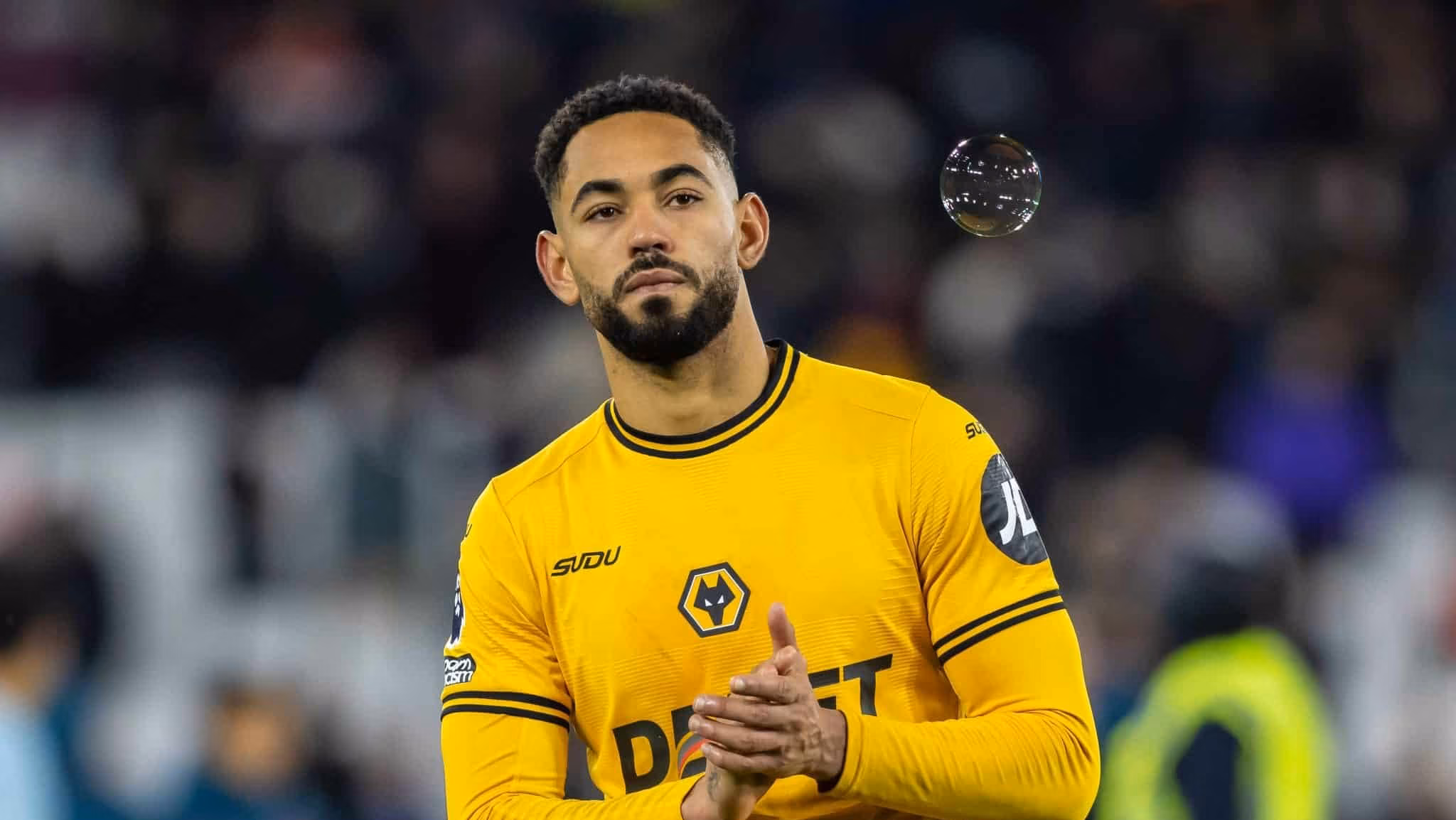 Matheus Cunha recebe puni&ccedil;&atilde;o por cotovelada no rosto de seguran&ccedil;a