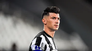 Botafogo trabalha nos bastidores por mais um volante e usa Cuesta em poss&iacute;vel troca