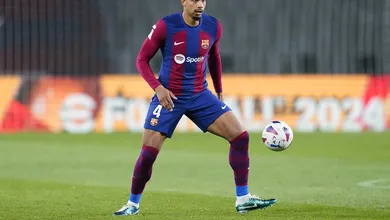 Apontado como vil&atilde;o do Barcelona na Champions, Araujo ter&aacute; m&ecirc;s decisivo no clube
