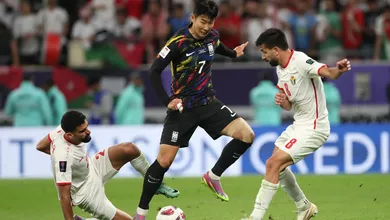 Son lesionou seus dedos jogando t&ecirc;nis de mesa na Copa da &Aacute;sia