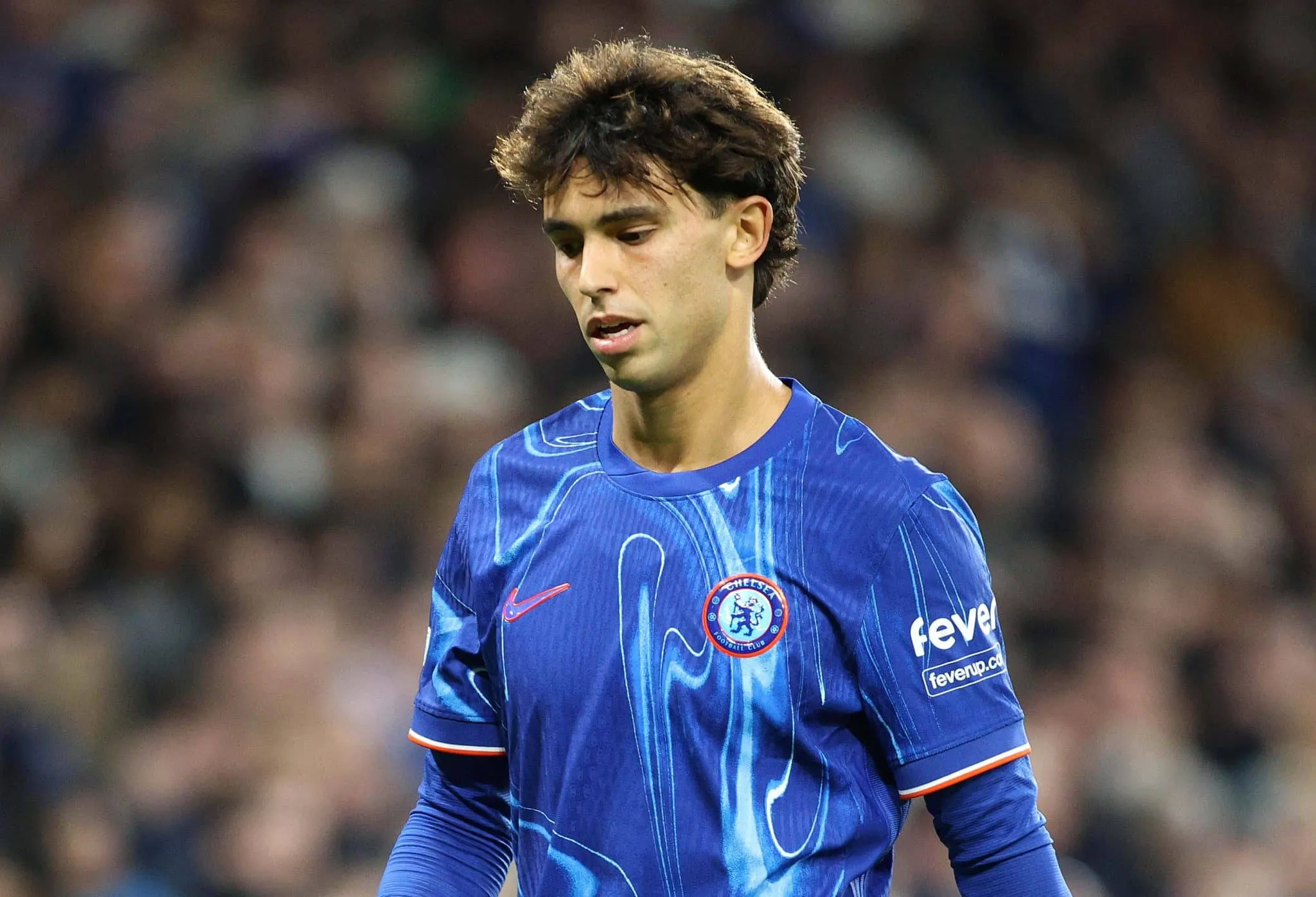 Atacante do Chelsea resiste &agrave; maldi&ccedil;&atilde;o que o persegue: &lsquo;Um dia chegar&aacute; meu momento&rsquo;
