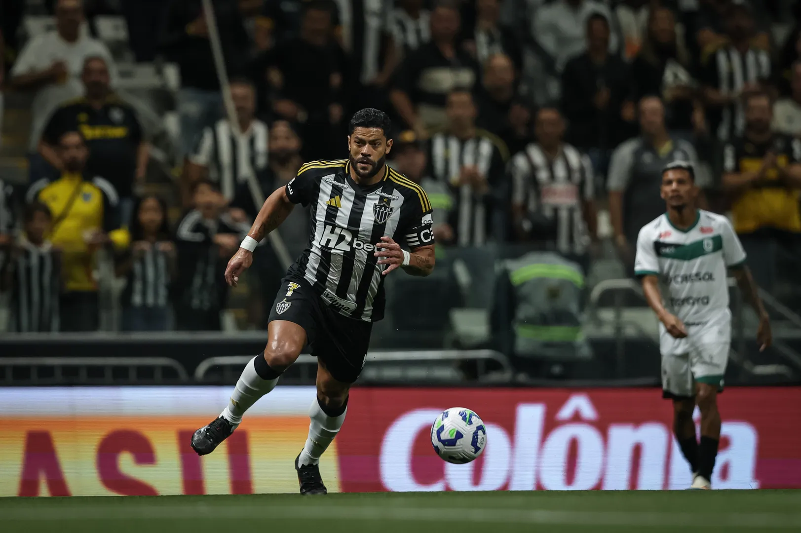 Hulk em a&ccedil;&atilde;o pelo Galo em jogo contra o Maring&aacute;
