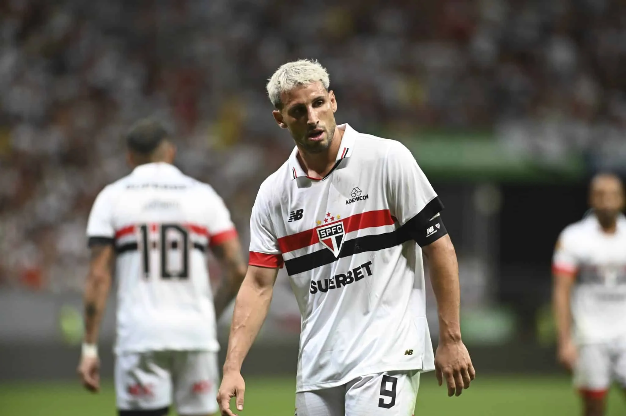 Calleri est&aacute; machucado, mas S&atilde;o Paulo espera dar boa not&iacute;cia&nbsp;&agrave;&nbsp;torcida