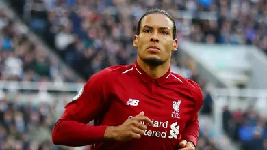 Calma no olhar de Van Dijk esconde passado de dificuldades que forjaram o melhor zagueiro do mundo