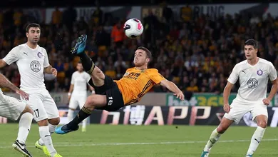 O Wolverhampton anotou um gol que &eacute; pura classe na Liga Europa e agora pegar&aacute; o Torino