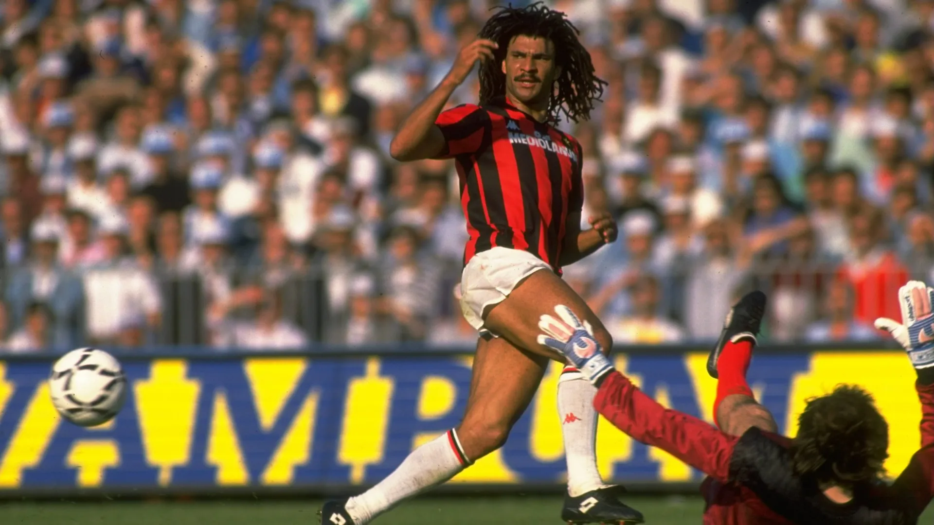 Gullit: &ldquo;O problema do Campeonato Italiano s&atilde;o os est&aacute;dios velhos&rdquo;