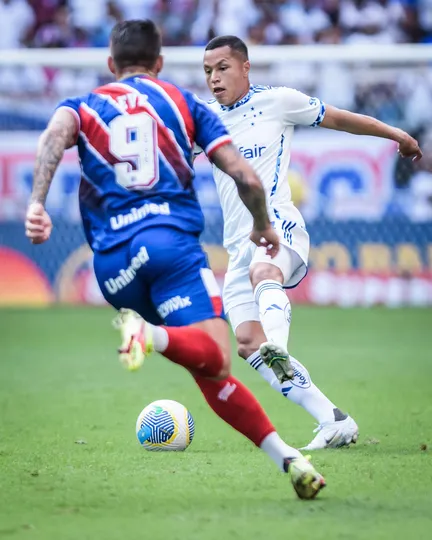 Um dos pilares do Cruzeiro, o lateral-esquerdo Marlon teve responsabilidade direta em duas das tr&ecirc;s derrotas de Fernando Seabra no comando do Cruzeiro