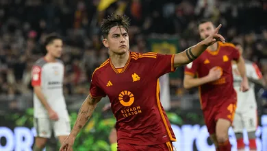 Dybala mudou o jogo contra Cremonese e classificou a Roma, que ter&aacute; pela frente a arquirrival Lazio na Copa It&aacute;lia