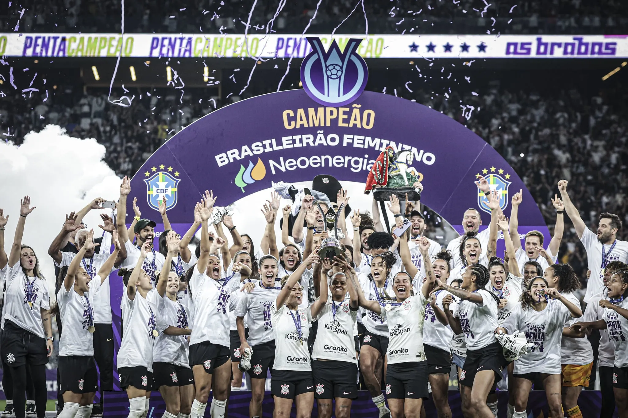Ningu&eacute;m segura as Brabas! Corinthians &eacute; pentacampe&atilde;o brasileiro feminino