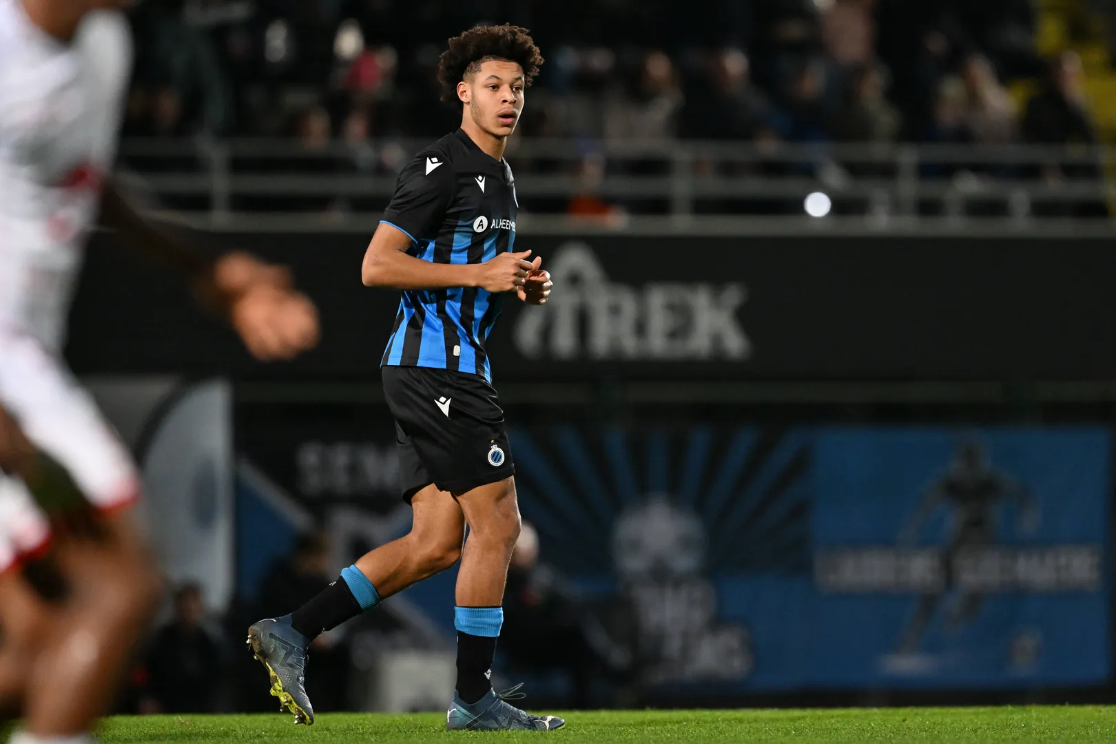 O centroavante Kaye Furo, do Club Brugge