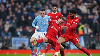 Klopp e Guardiola dizem adeus um ao outro com empate que ajudou apenas o Arsenal